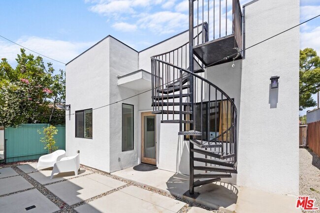 Building Photo - 3170 Glenmanor Pl