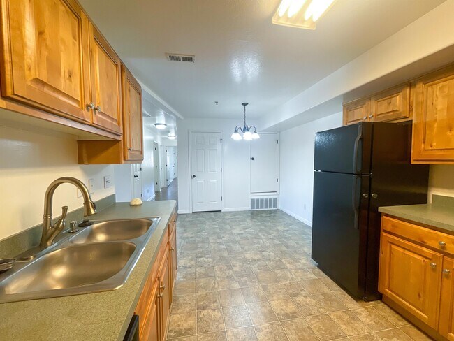 Building Photo - 8212 N Cedar Springs Rd