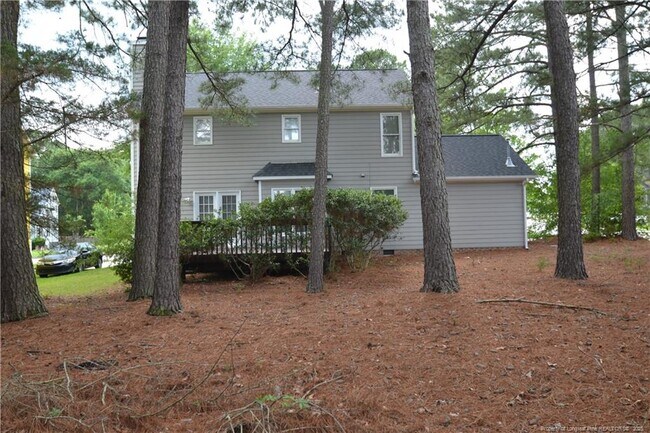 Building Photo - 712 Penncross Dr