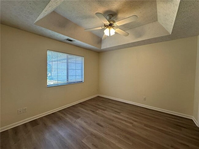 Building Photo - 3985 Hidden Hollow Dr