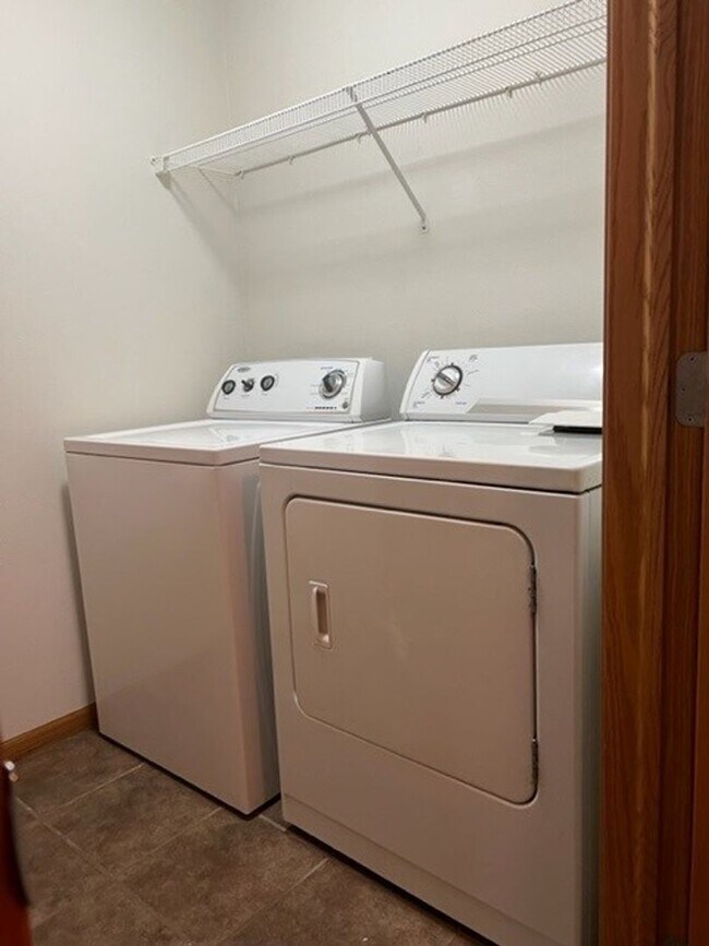 Building Photo - 1214 37th Ave S