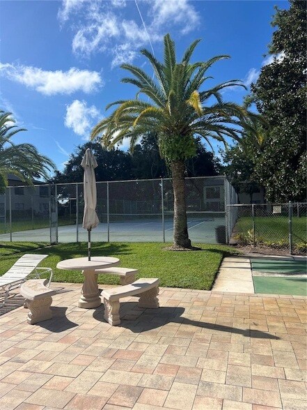 Building Photo - 2400 Winding Creek Blvd