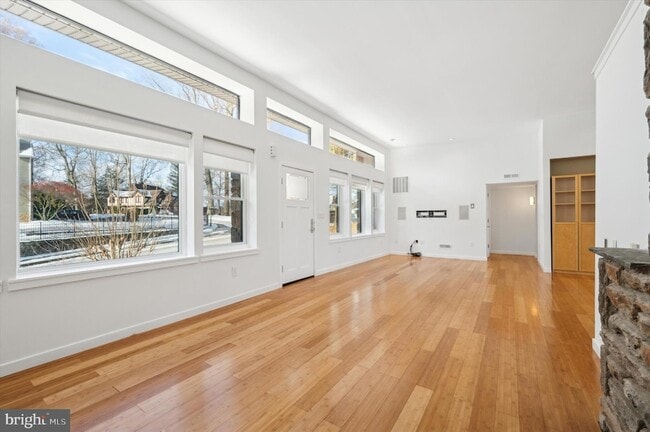 Building Photo - 29 Rolling Rd