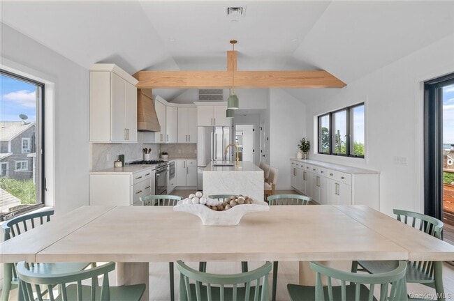 Building Photo - 319 Wilmot Rd