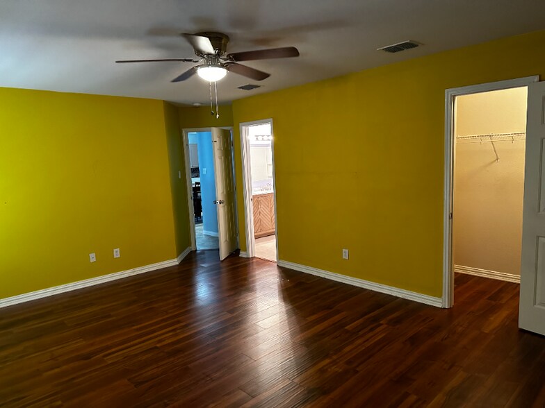 Building Photo - 8124 Stowe Springs Ln