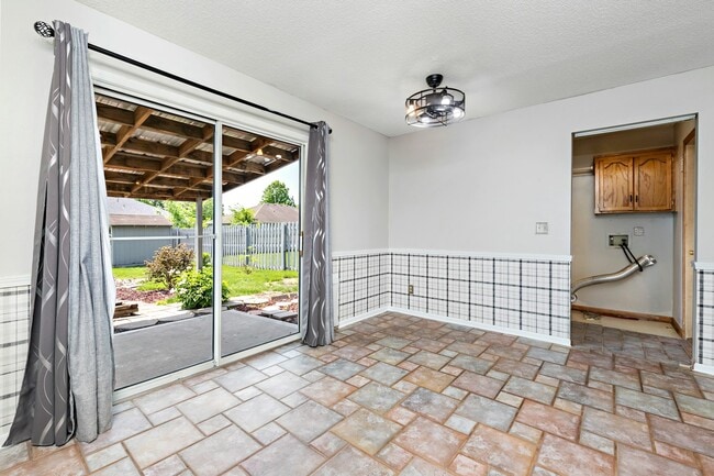 Building Photo - 1137 Dean Dr