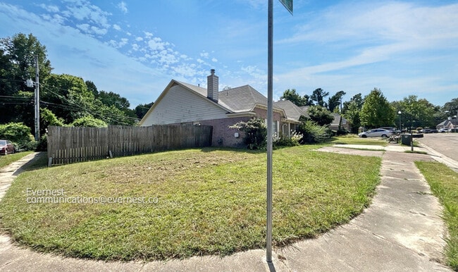Building Photo - 9299 Grove Manor Dr