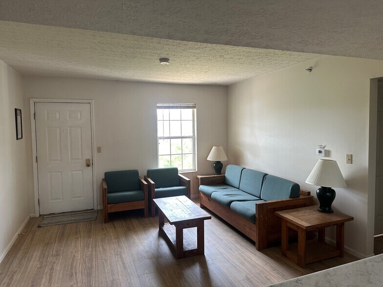 Building Photo - 15 S Shafer St