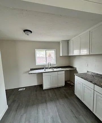 Building Photo - 702 Rice Ave