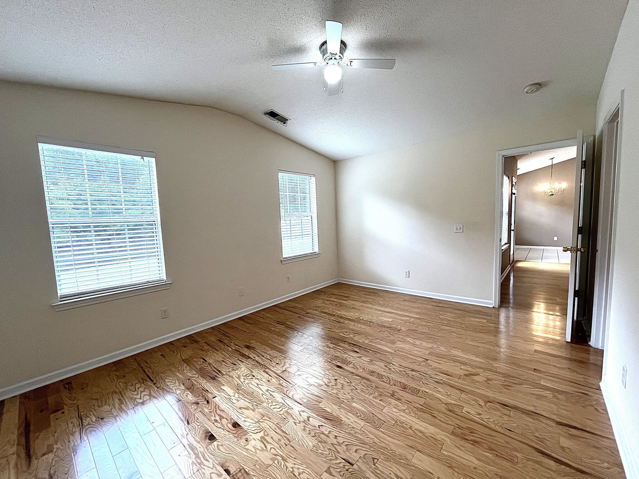Building Photo - 485 Live Oak Walk