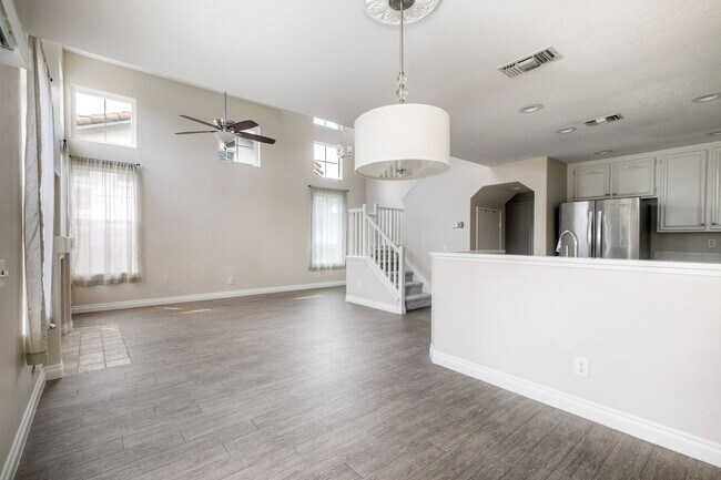 Building Photo - 3Bed/2.5Bath in Alacima Community~ Los Alamos