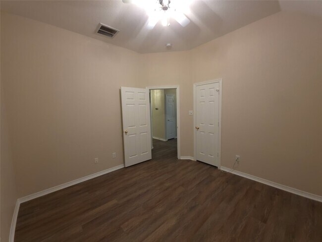 Building Photo - 21219 Willow Glade Dr