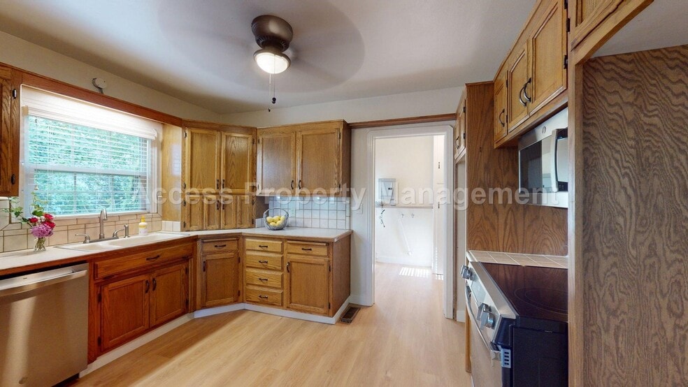 Building Photo - 1200 Sycamore St