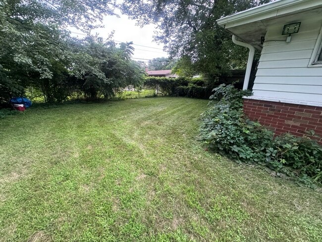 Building Photo - 15111 Woodlawn Ave E