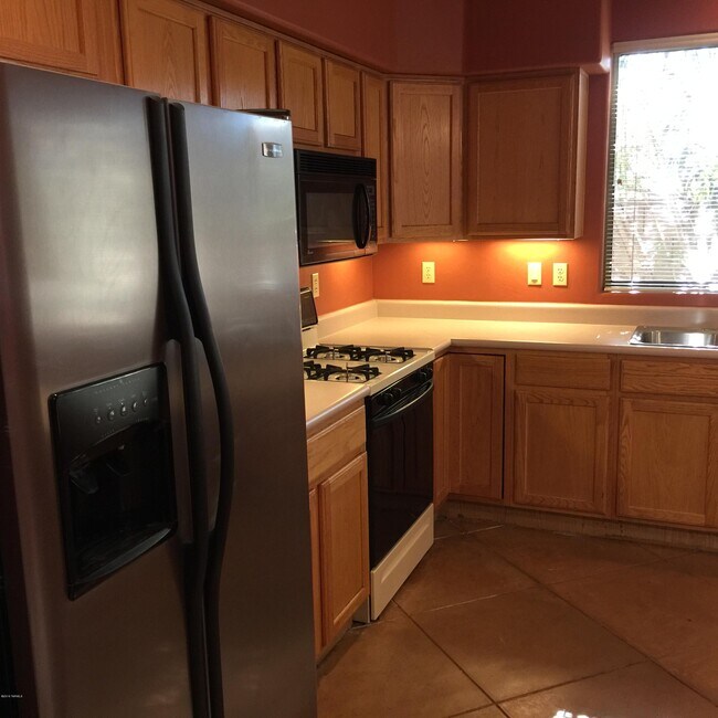 Building Photo - 3602 N Crest Ranch Dr