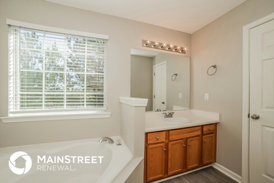 Building Photo - 4852 Wolfcreek View