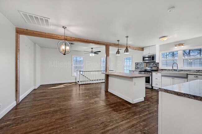 Building Photo - 1624 S Fannin Ave