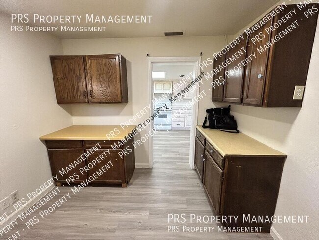 Building Photo - 711 N Oracle-
