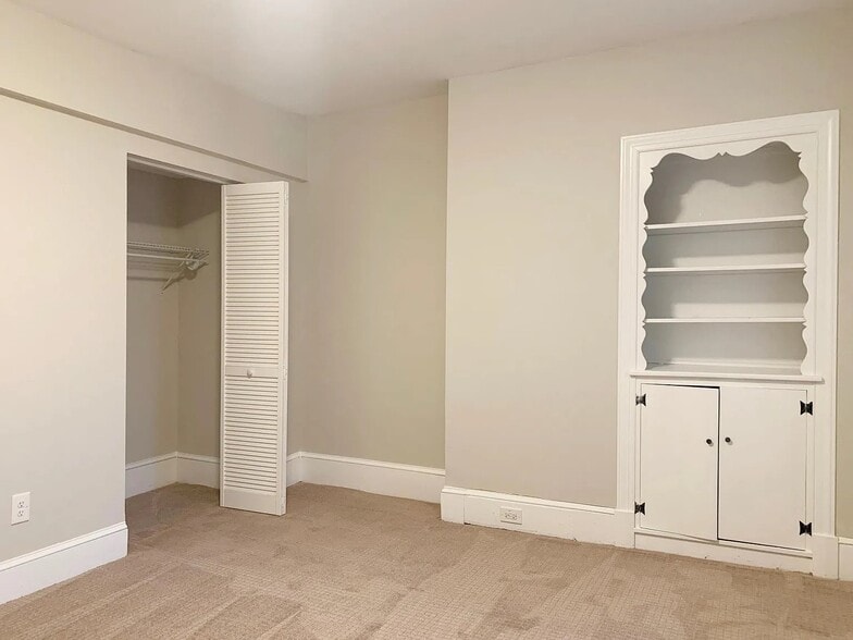 Building Photo - 142 E Gay St