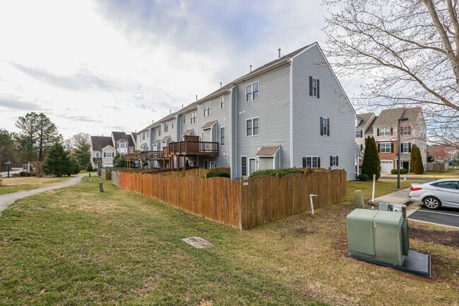 Building Photo - 10360 Caracara Dr