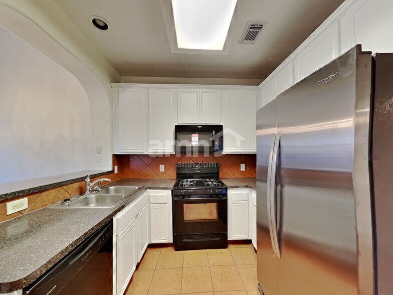 Building Photo - 9245 Clearwood Landing Blvd