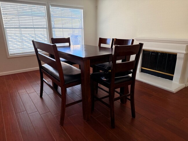 Building Photo - Two Story Four Bedroom home for lease in Jurupa Valley $3,395