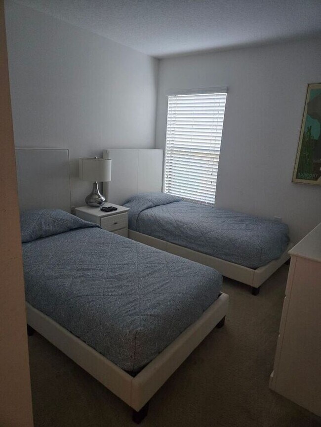 Building Photo - Furnished 4-Bedroom Pool Home in Davenport...