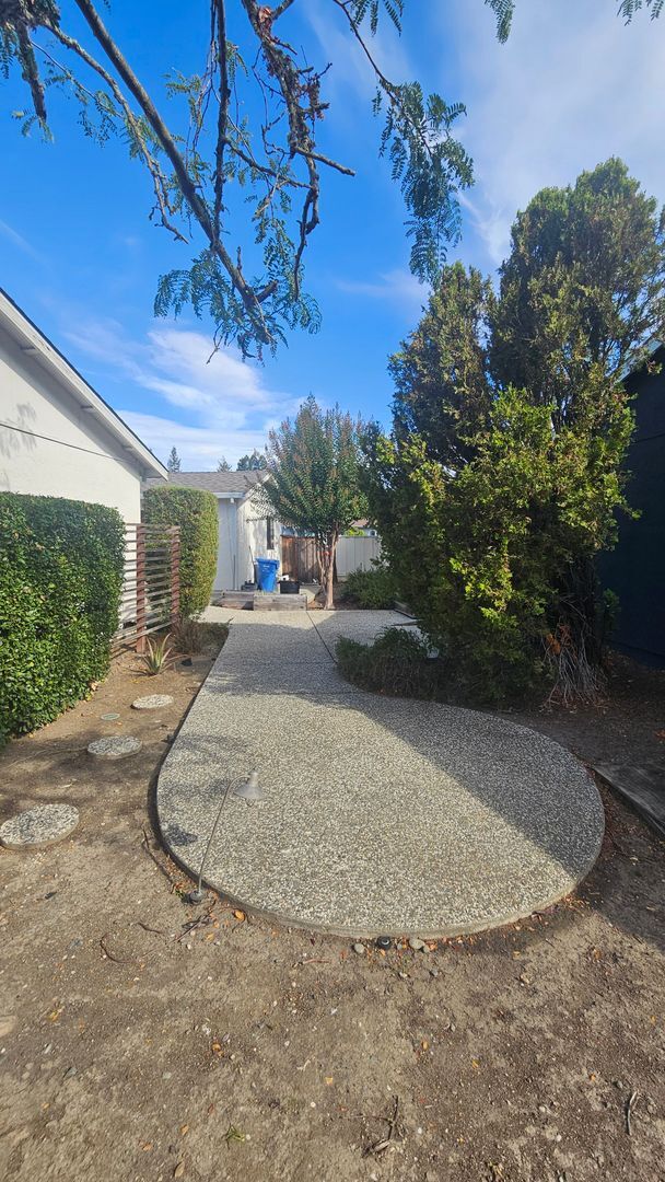 Building Photo - DANVILLE, 3BD/2BA Single Story Family Home...