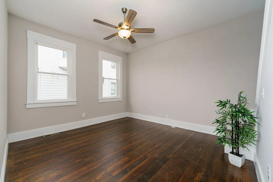 Building Photo - 247 Taylor Ave