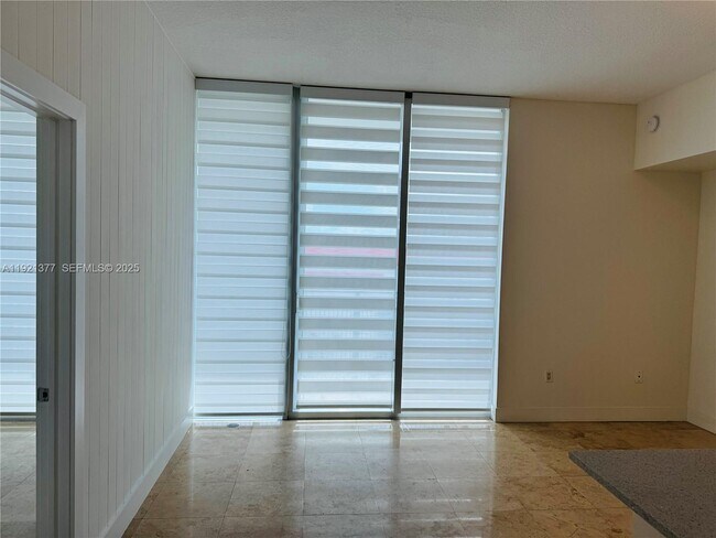 Building Photo - 350 NE 24th St