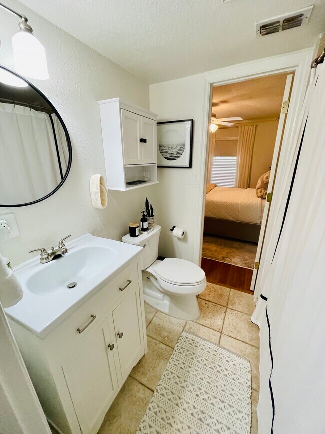 Building Photo - 106 S Habana Ave