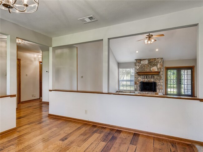 Building Photo - 10511 Hibbs Ln