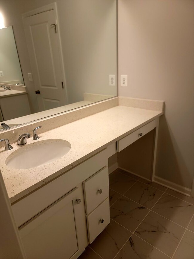 Building Photo - Like New 3 Bedroom Home with Garage For Rent in Henrico