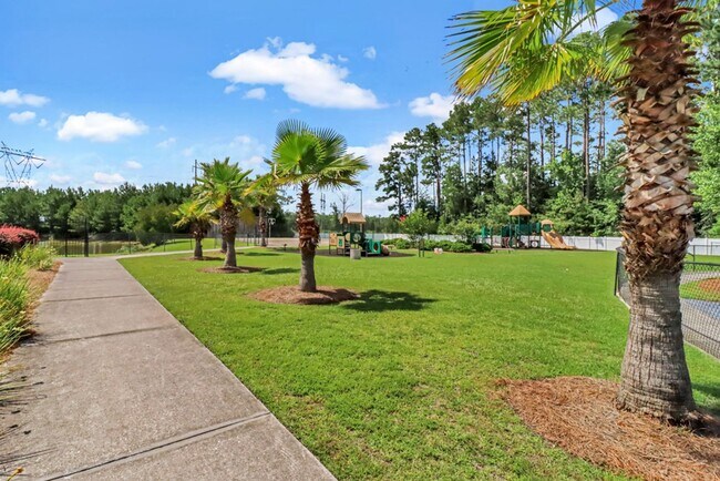 Building Photo - 3 Bed, 2. 5 Bath Like New Townhome in Richmond Hill