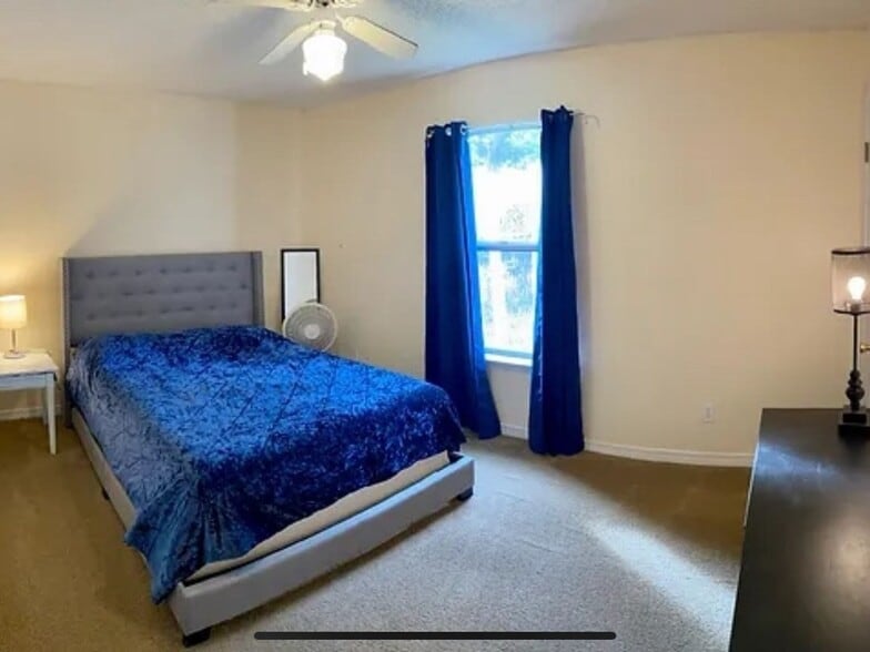 Building Photo - 853 Ladner Dr