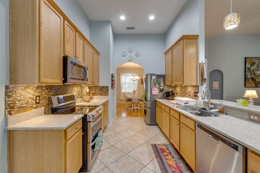 Building Photo - 4118 Dinner Lake Way