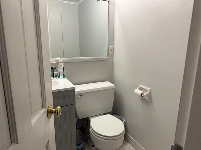 Building Photo - 2 Hawthorne Pl