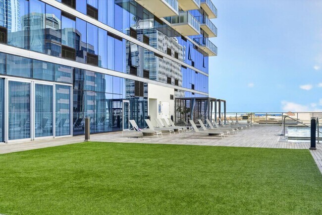 Building Photo - 629 Keeaumoku Street - Azure Ala Moana #1303