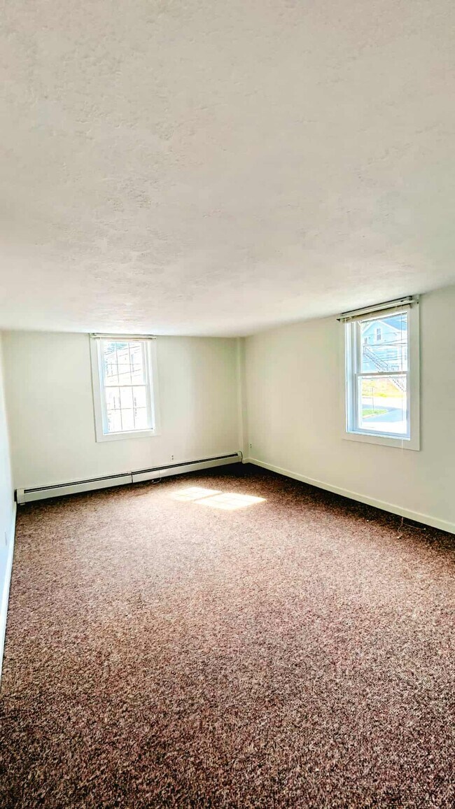 Building Photo - 4 Elm St Ct