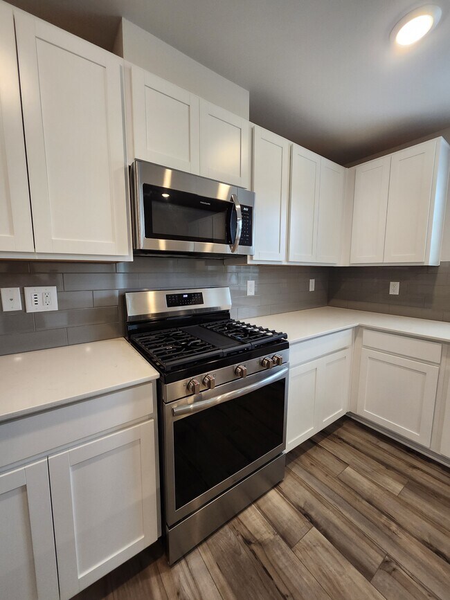 Building Photo - 723 Peyden Ln