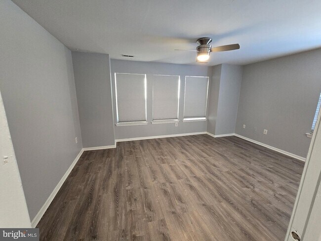 Building Photo - 9 Sheffield Dr