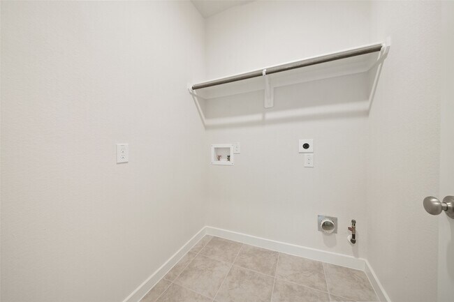 Building Photo - 820 Sendero Trail