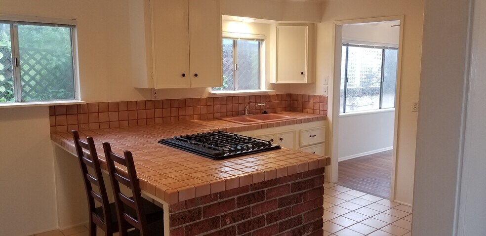 Kitchen - 2112 Clifford St