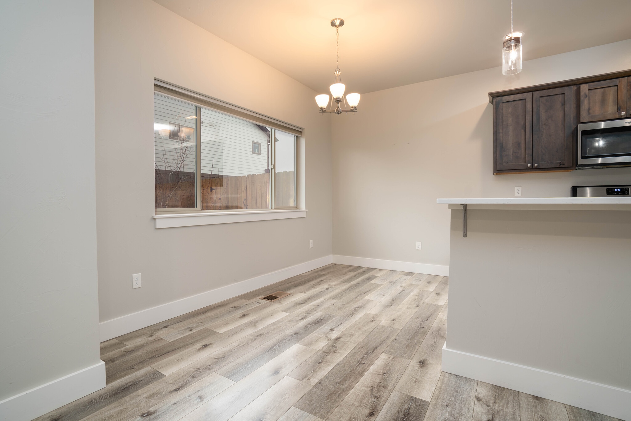 Building Photo - 1403 Happy Ln