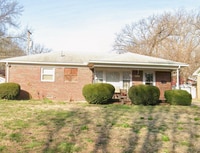 Building Photo - Derby home for rent!
