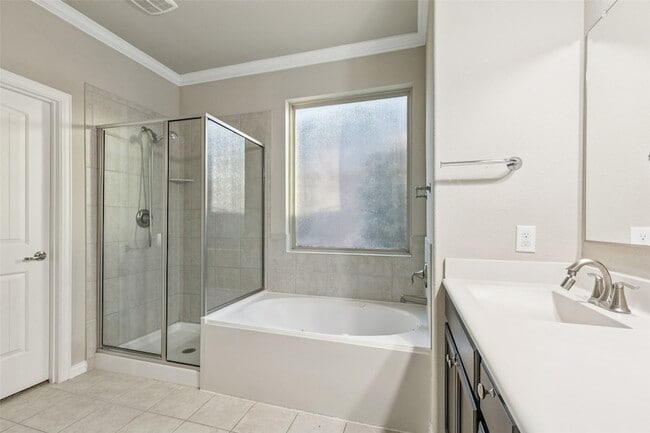 Building Photo - 5001 Bluewater Dr