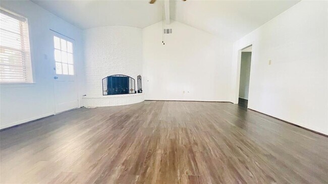 Building Photo - 15819 Fathom Ln