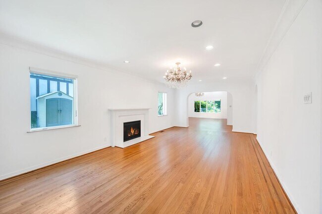 Building Photo - 18 Parkside Dr