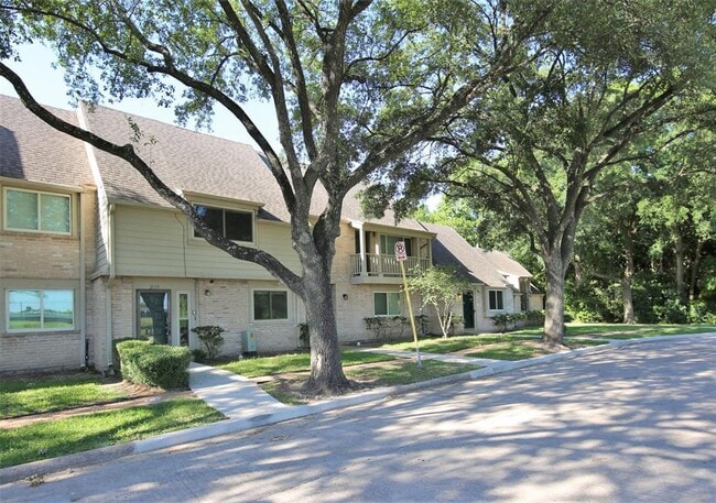 Building Photo - 2115 E Weldon Dr