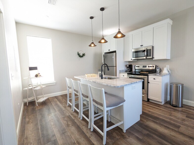 Building Photo - 301 Coral Gables St